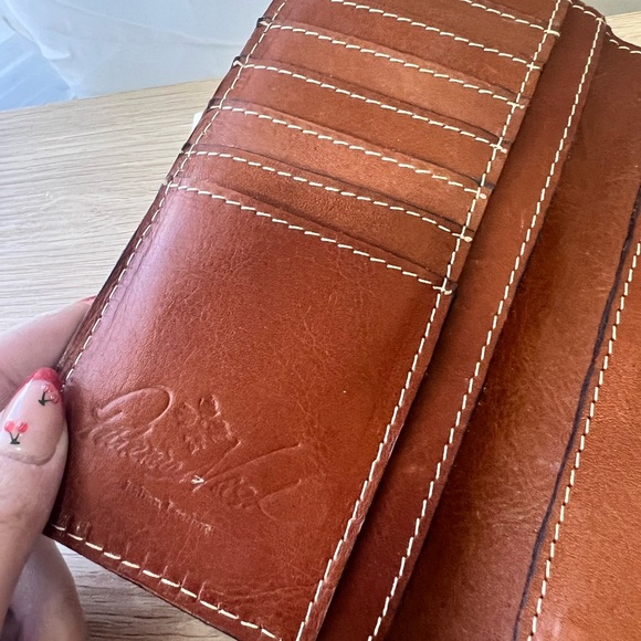 patricia nash 𖤓 metallic trifold wallet. euc. - Picture 5 of 6